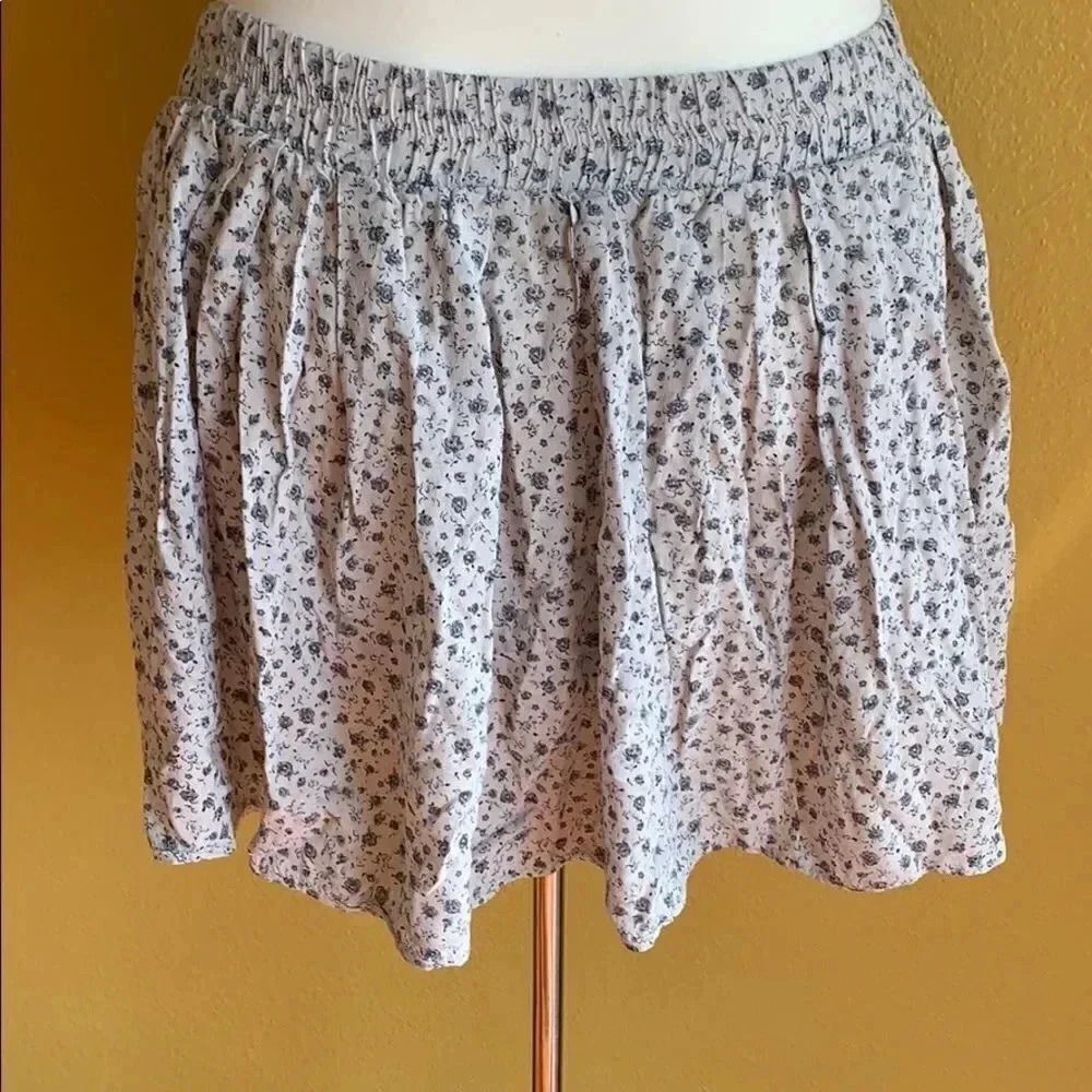 🌸 Brandy Melville Women One Size Floral‎ Skirt 🌸 - Picture 3 of 5